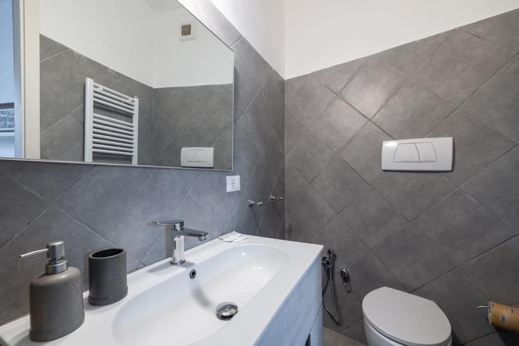Colosseum Charming Apartment โรม ภายนอก รูปภาพ