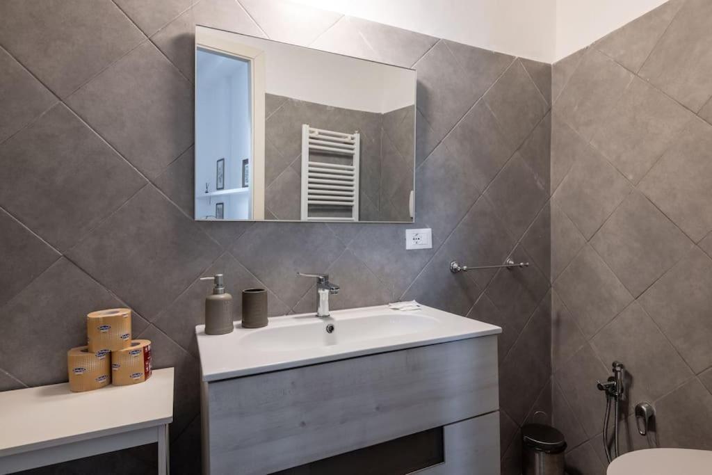 Colosseum Charming Apartment โรม ภายนอก รูปภาพ