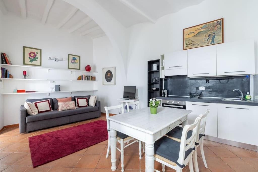Colosseum Charming Apartment โรม ภายนอก รูปภาพ